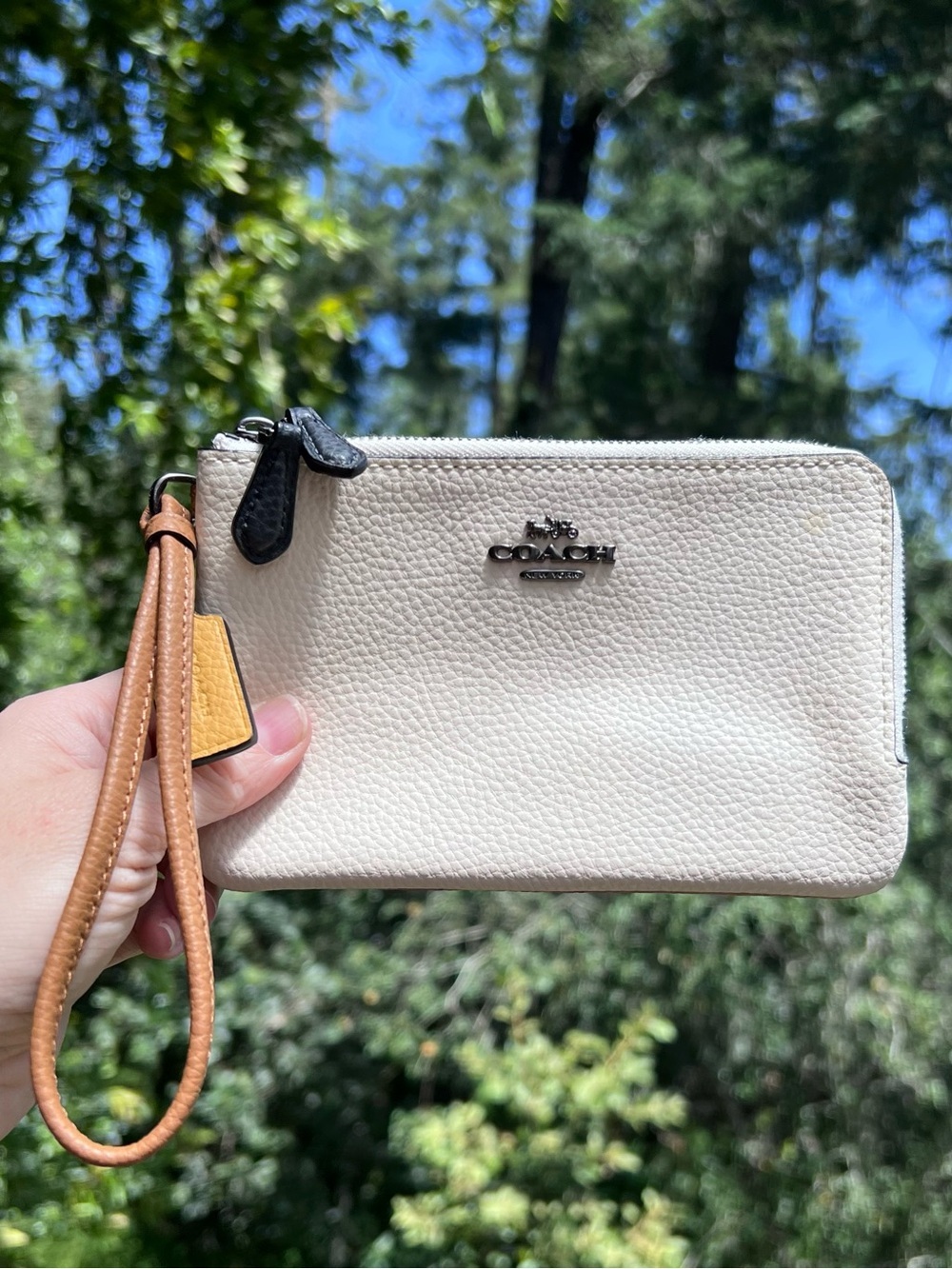 COACH White/Pink Pebbled Leather Wristlet Wallet Double Zip Clutch AUTHENTIC